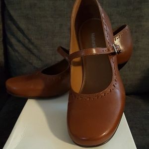 Tan Naturalizer heels